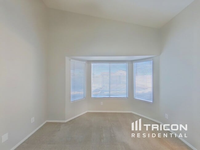 Building Photo - 12209 W Edgemont Ave