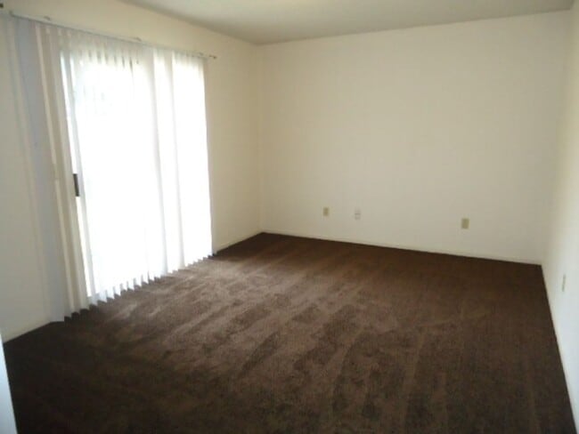 Building Photo - 3 Bedroom 2 Bath Westside Home