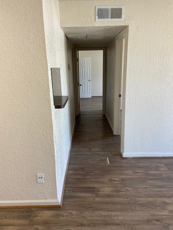 Building Photo - 8100 Creekbend Dr