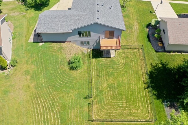 Building Photo - 624 Meadow Run Dr SW