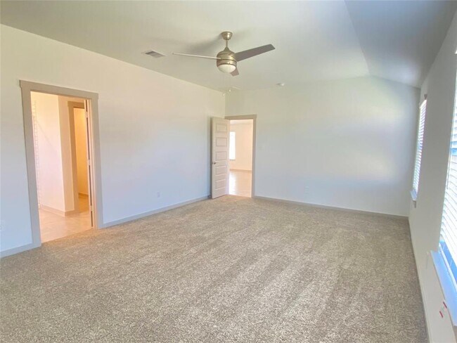 Building Photo - 3306 Silverton Dr