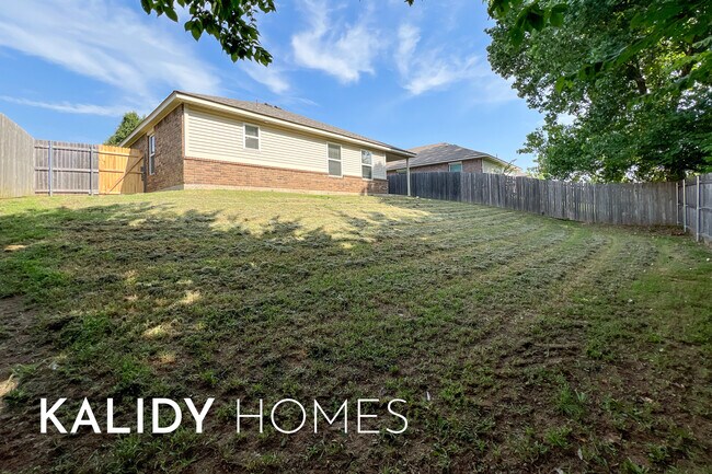 Building Photo - 7806 Bennie Terrace
