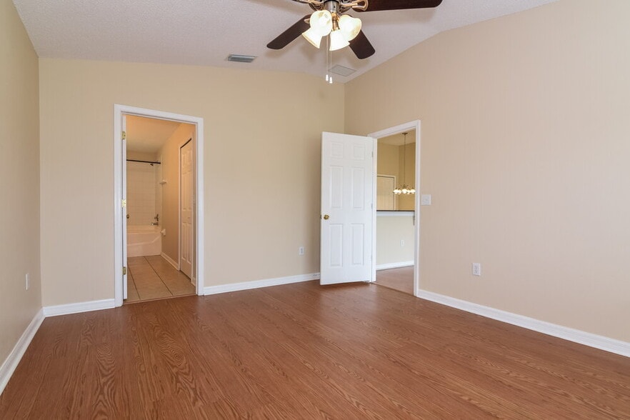 Building Photo - 11011 Whitecap Dr