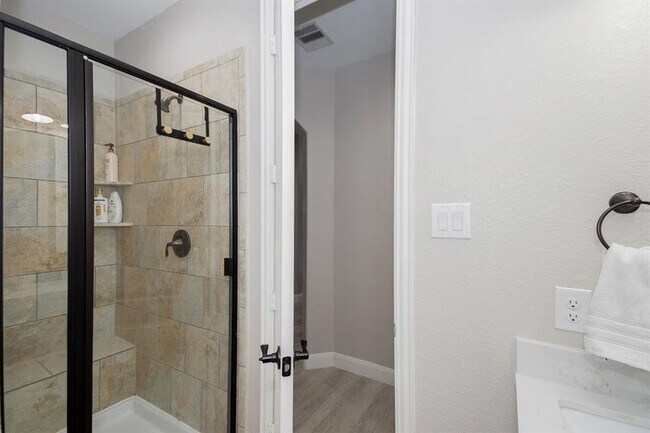 Building Photo - 1000 Bolivar Point Ln