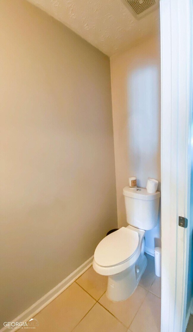 Building Photo - 5553 Strathmoor Manor Cir