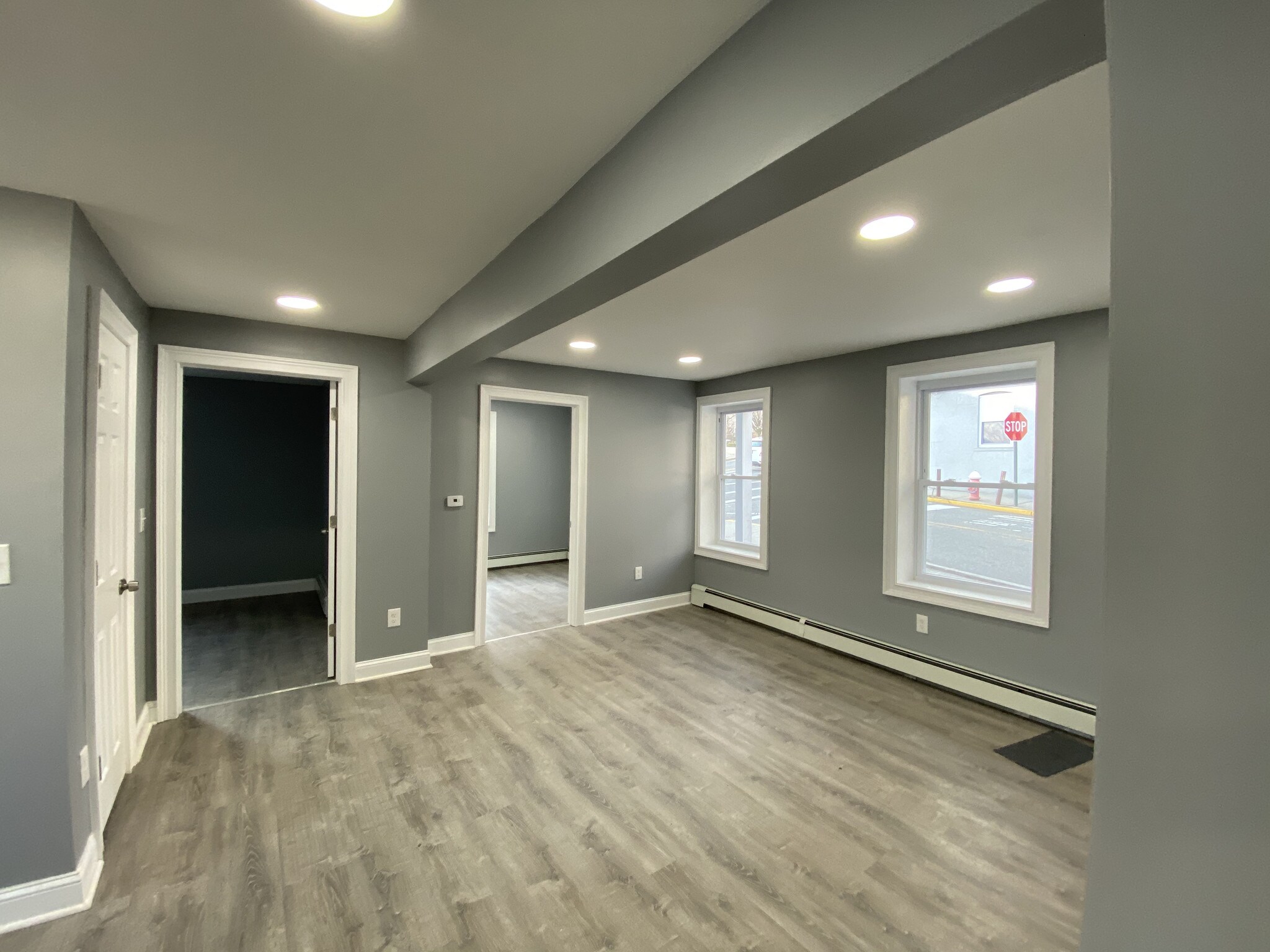 Building Photo - 301 Lilac Ln