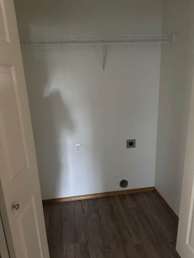 Building Photo - 3 bedroom Upscale home Mid town