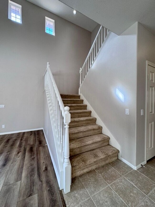 Building Photo - Beautiful 4 bedroom Temecula home sitting ...