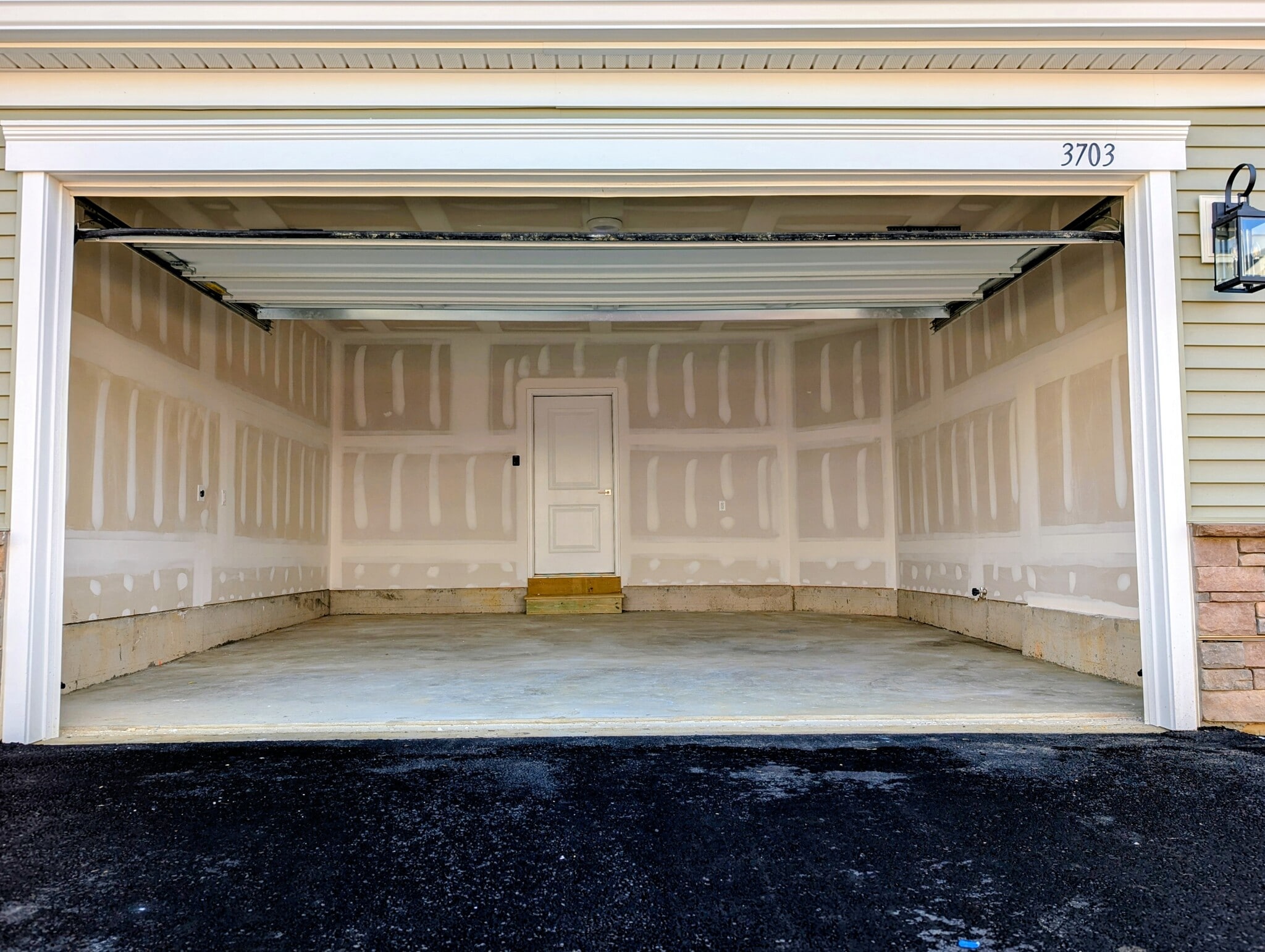 Building Photo - 3703 Jordan Dr