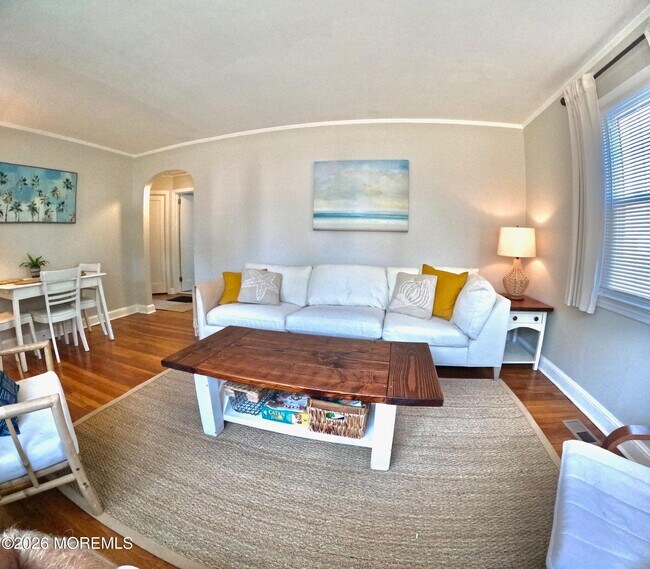 Building Photo - 1008 17th Ave