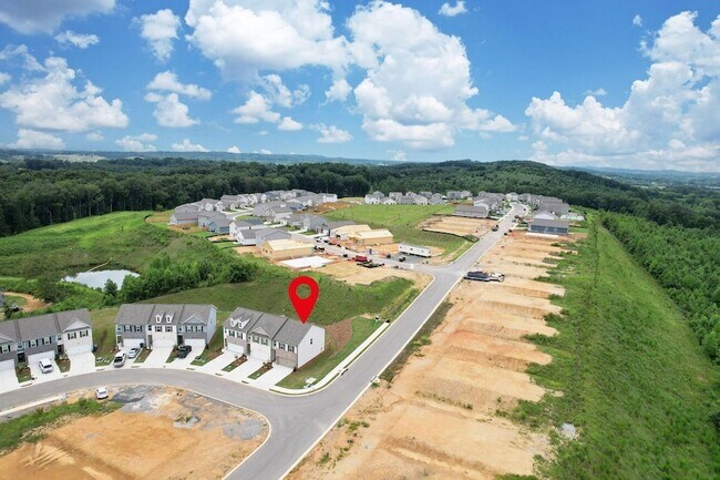 Building Photo - 5010 Highwood Dr
