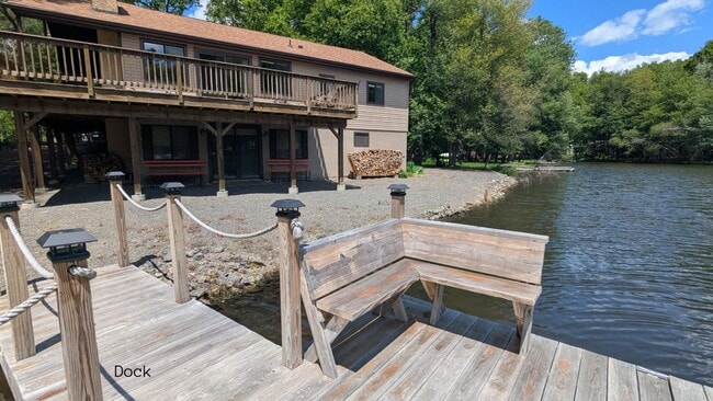Building Photo - 102 Elm Ct