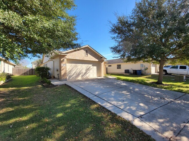Building Photo - 2123 Wiltshire Dr