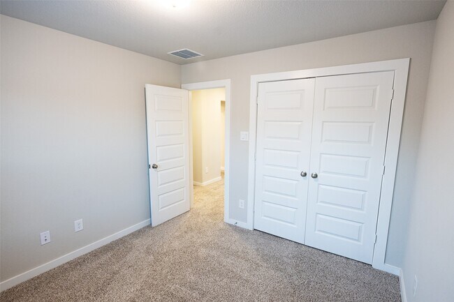 Building Photo - 17549 Rosette Grass Dr