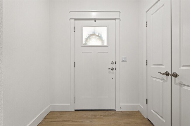 Building Photo - 700 Sun Meadows Loop