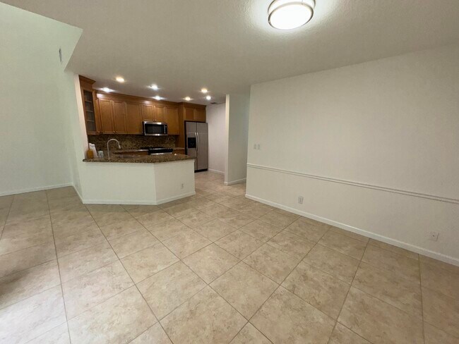 Building Photo - 6447 Parkview Dr