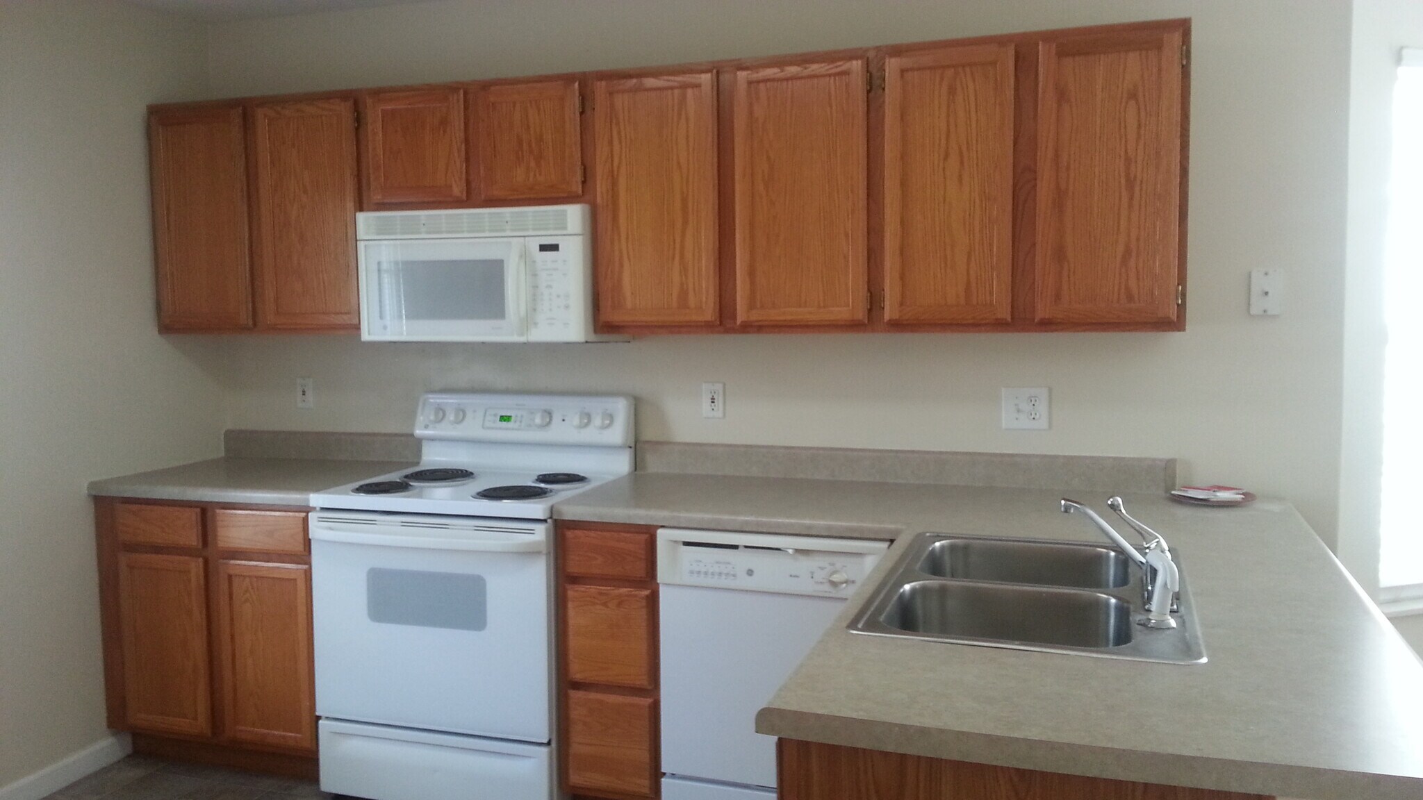 Building Photo - 821 Plantation Dr