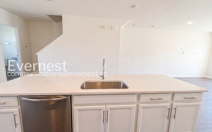 Building Photo - 1809 Noyack Ln