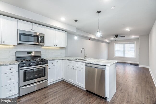 Building Photo - 2202 Christian St