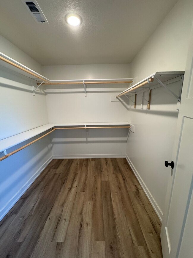 Building Photo - 3 bedroom 2 bath house