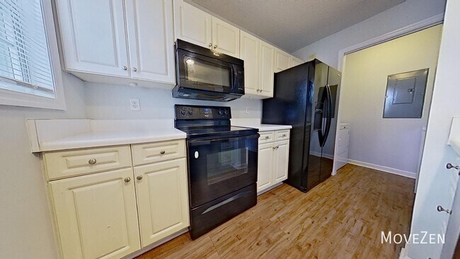 Building Photo - 713 Clearwater Ct