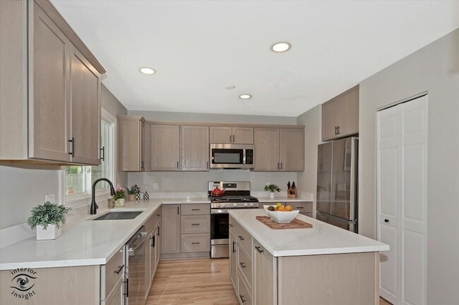 Building Photo - 30W181 Foxboro Ct