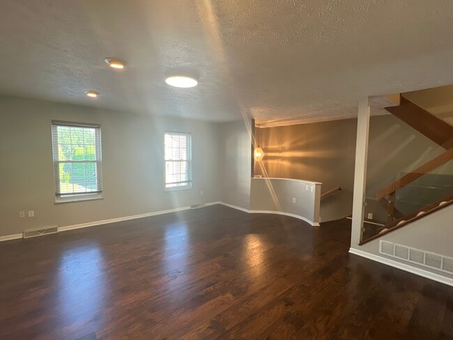 Building Photo - 2748 Hunters Point Dr