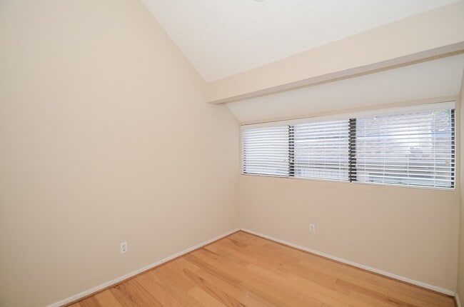Building Photo - 130 Sugar Berry Cir