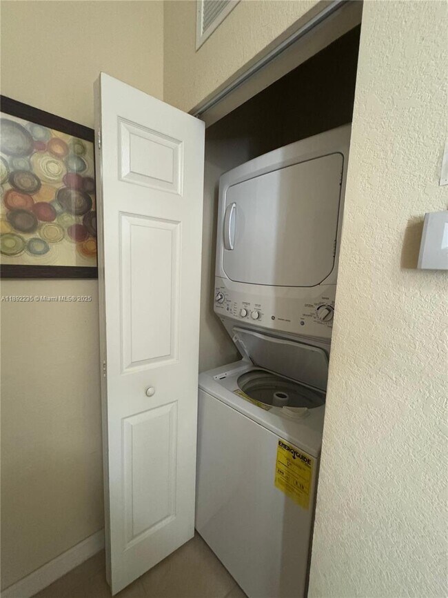 Building Photo - 9050 SW 169th Ct