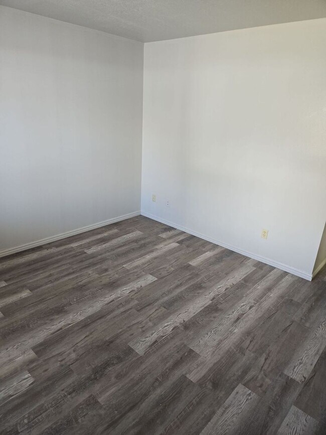 Building Photo - 769 W 640 S