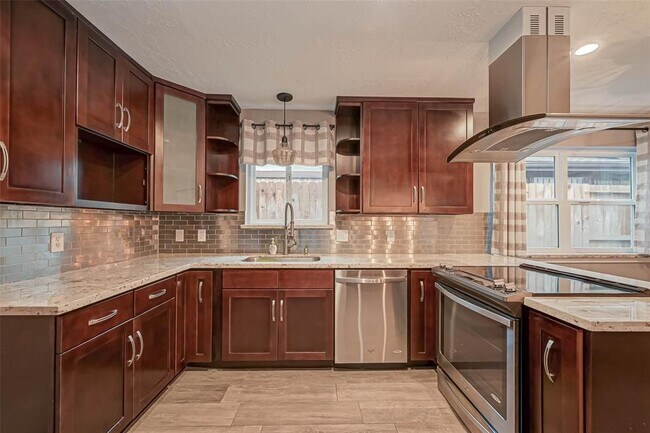 Building Photo - 11627 Briar Rose Dr