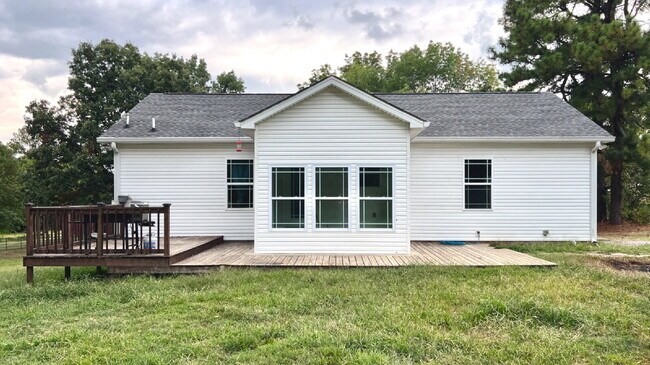Building Photo - For Rent: 3BR, 2BA in the country