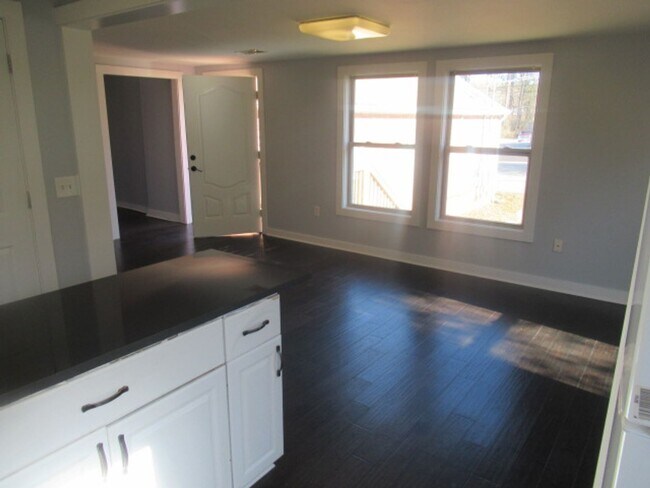 Building Photo - Burson Ave. 627C