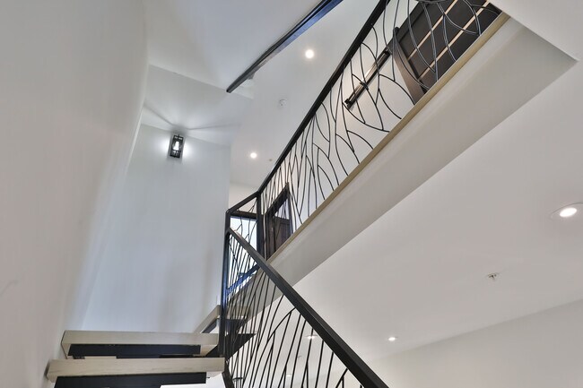 Building Photo - 2541 Turner St