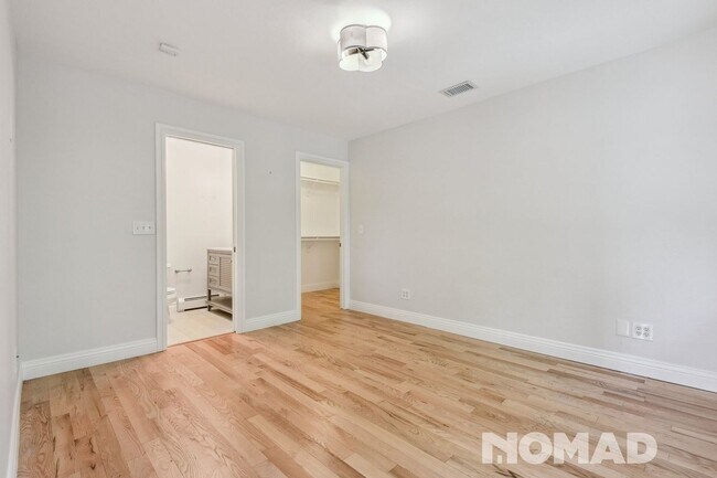 Building Photo - Stunning 5BR House in Denver