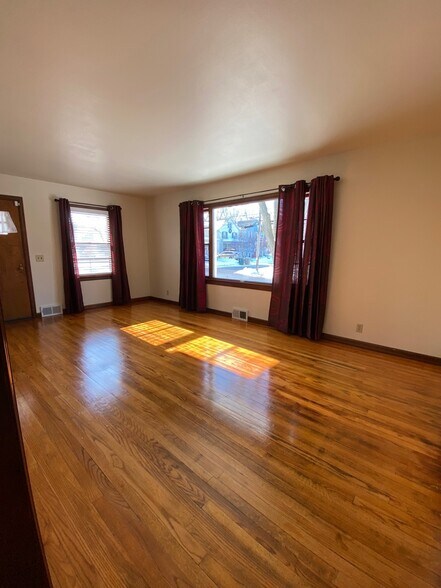 Living Room - 2802 Union St