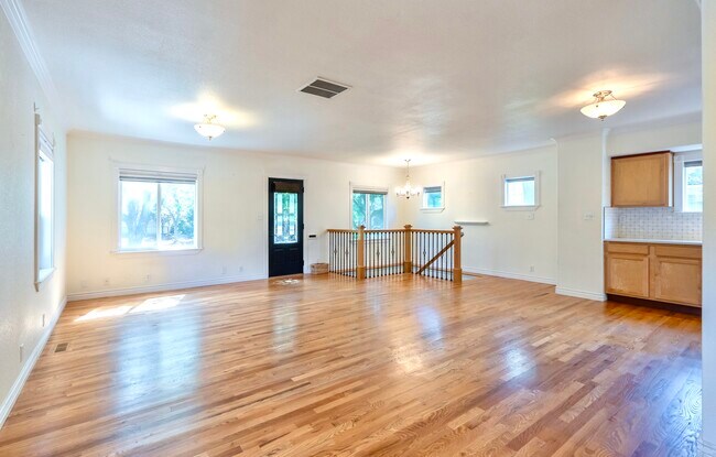 Building Photo - 1805 N 15th St