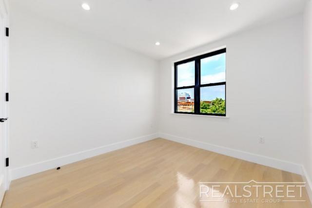 Building Photo - 1 bedroom in BROOKLYN NY 11233