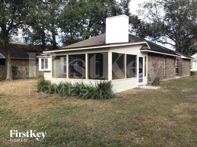 Building Photo - 1575 Pine Ct