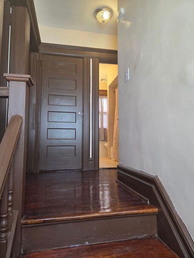 Building Photo - Spacious Newark Home – 7 Bedrooms, 2 Kitchens