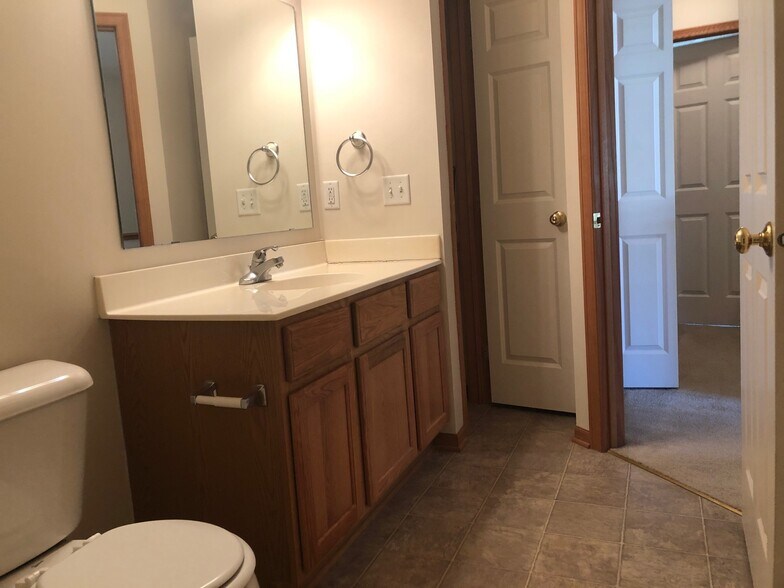 Building Photo - 2457 Yellowstone Dr
