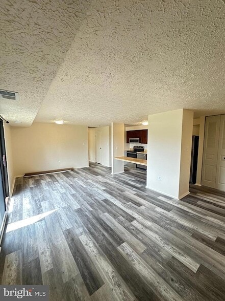 Building Photo - 550 Heather Ridge Dr