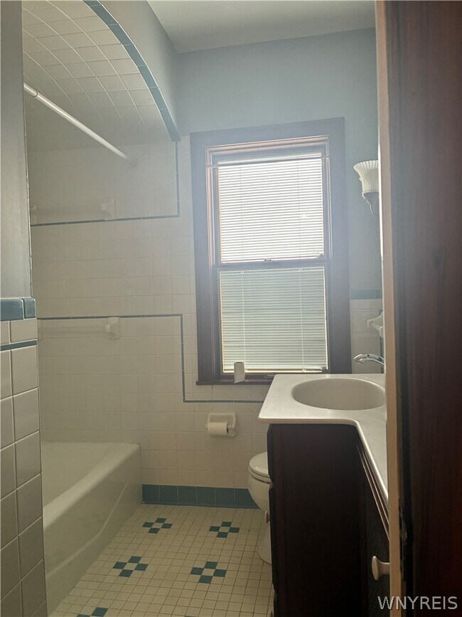 Building Photo - 385 Berryman Dr