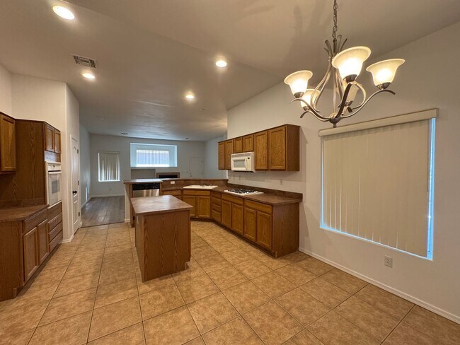 Building Photo - 3 Bed/2 Bath House with Boat Deep 3 Car Garage