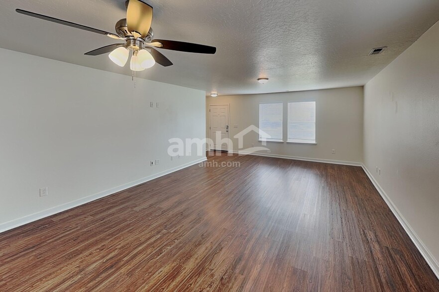 Building Photo - 40 N Amanda Dr