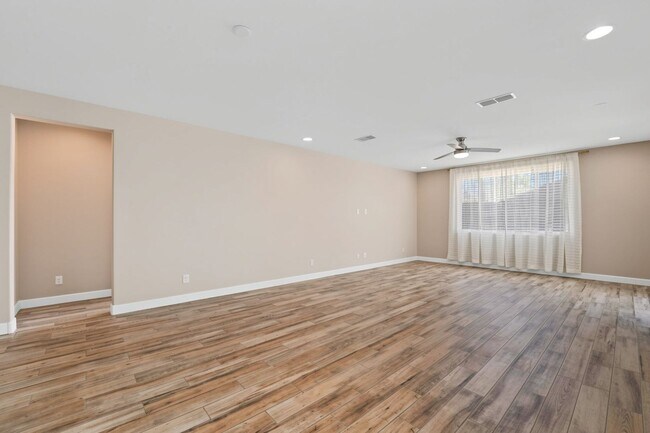 Building Photo - Luxury Kitchen + 3 Bed & Den/Office in Azure Canyon | Quartz, Gas Cooktop & More