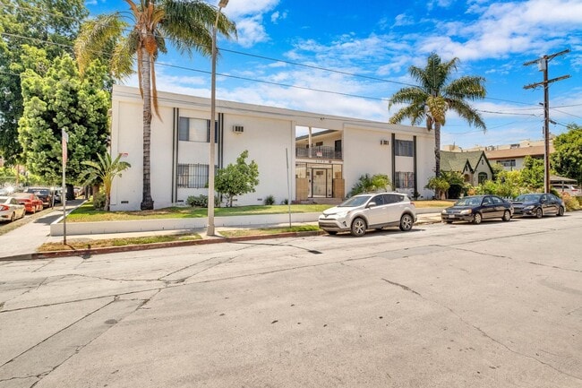 Building Photo - Spacious 1 Bedroom Apartments with Parking - Noho Arts District