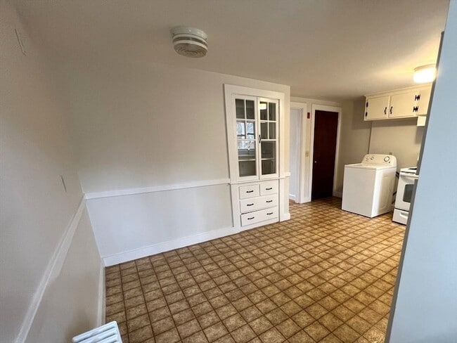 Building Photo - 50 Spruce St