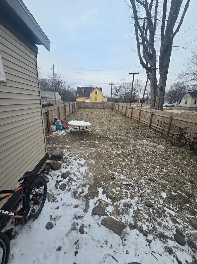 Building Photo - Available for Move In Mid- November!