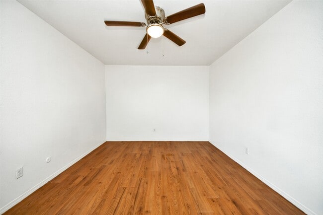 Building Photo - 12905 Woodforest Blvd